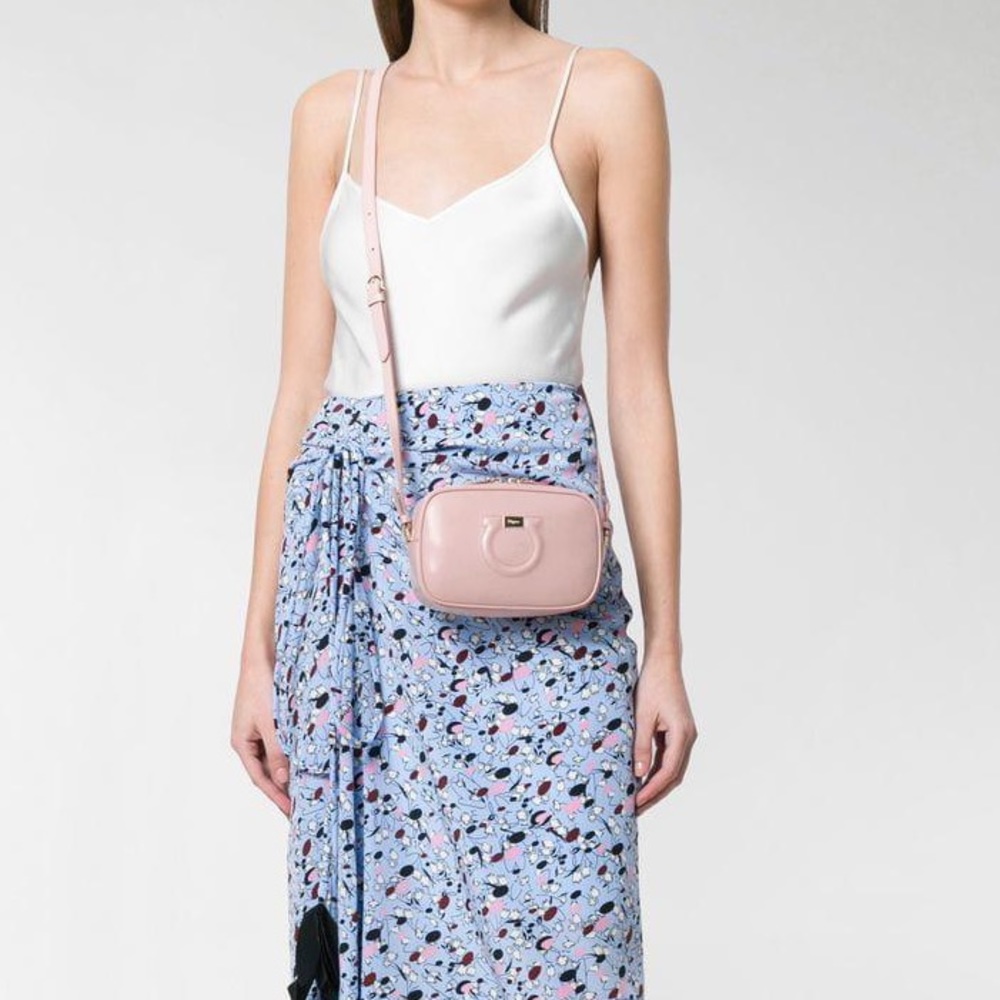 FERRAGAMO - GANCINI CAMERA BAG IN PINK - Picture 3 of 4